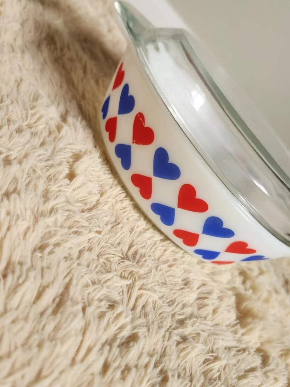 Pyrex Hearts casserole 509 with lid